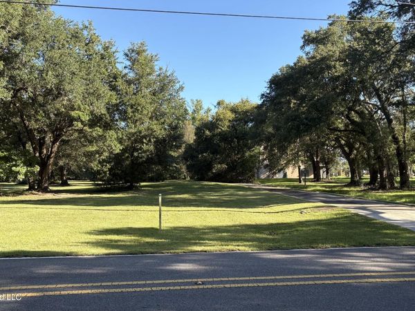 10158 E Shorecrest Road, Biloxi, MS 39532