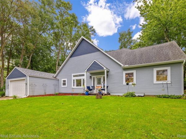6304 Hiawatha Road, Hamburg Township, Mi 48189