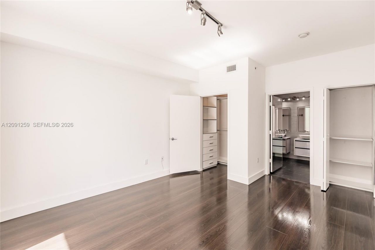1111 SW 1st Ave , Unit 3216, Miami, FL 33130 Photo