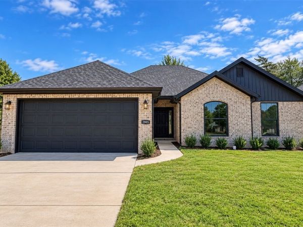 2905 S 2nd Street, Rogers, AR 72758