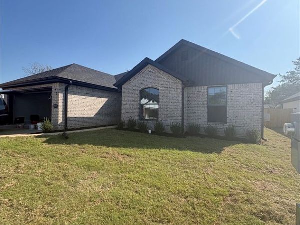 2905 S 2nd Street, Rogers, AR 72758