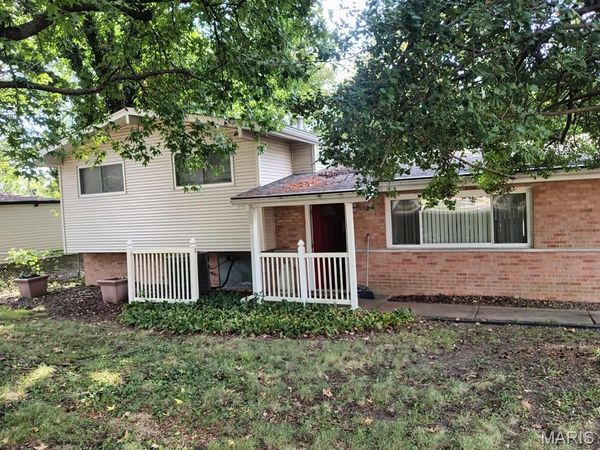 9046 Old Bonhomme Road, Olivette, MO 63132