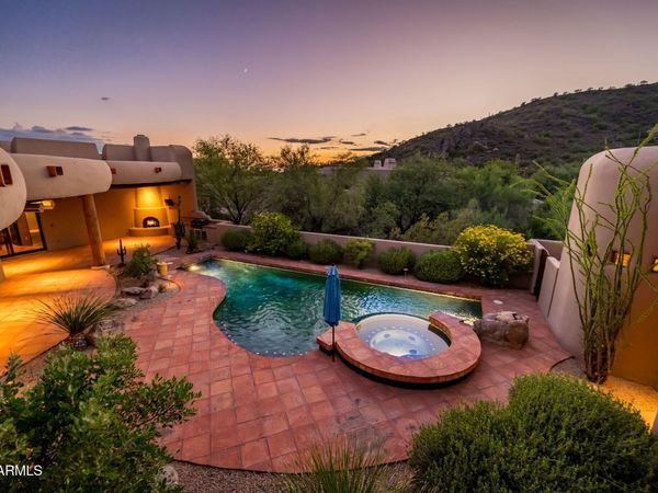 8300 E DIXILETA Drive, Unit 227, Scottsdale, AZ 85266