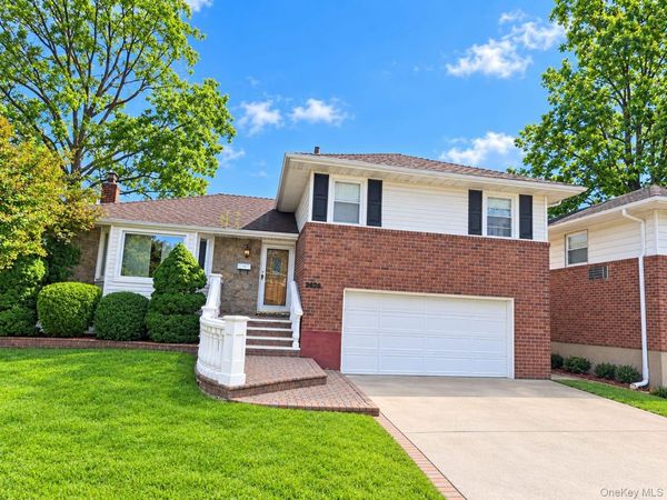 950 Linkwood Drive , Baldwin, NY 11510