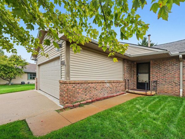 905 Moore Drive, Chelsea, MI 48118