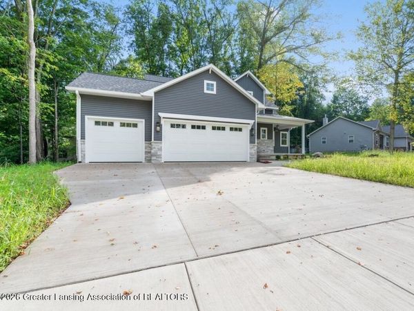 2531 Fedewood, DeWitt, MI 48820