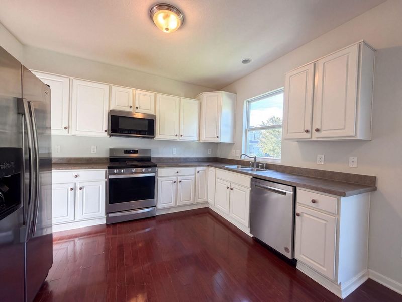 4058 Leontria Avenue , Columbus, OH 43219 Photo 6