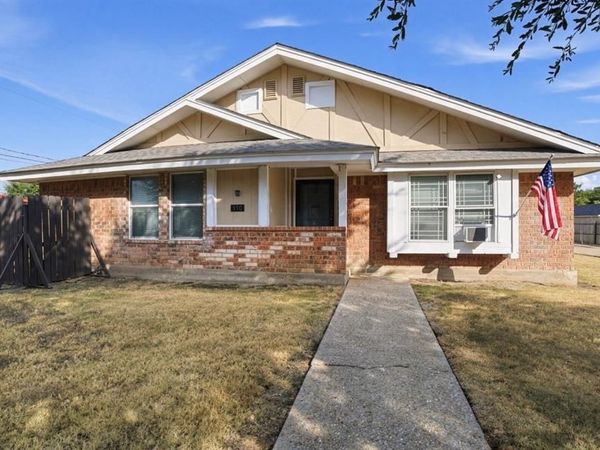 110 Kingsbury Way , Hewitt, TX 76643