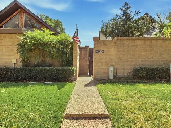 2202 Green Gate Drive, Arlington, TX 76012