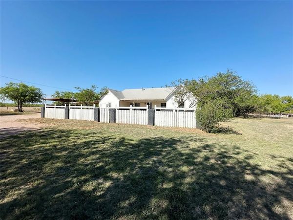 510 County Road 129 , Trent, TX 79561