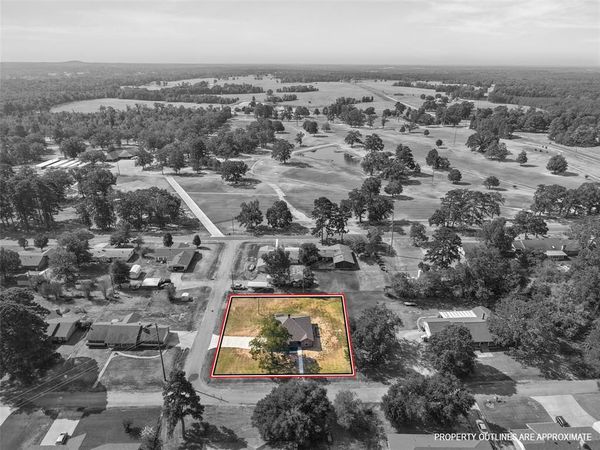 106 Royal Street , Gilmer, TX 75645