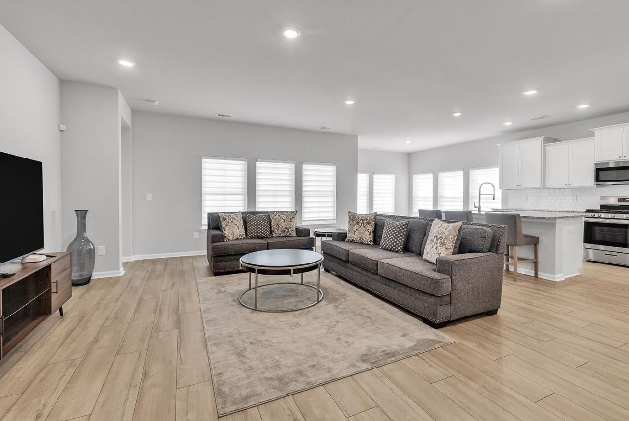 4007 Da Vinci Dr. Photo 4
