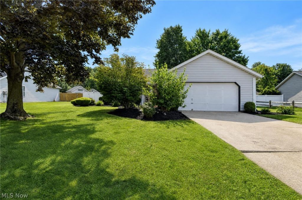 737 Sunset Drive, Madison, OH 44057 Main Photo