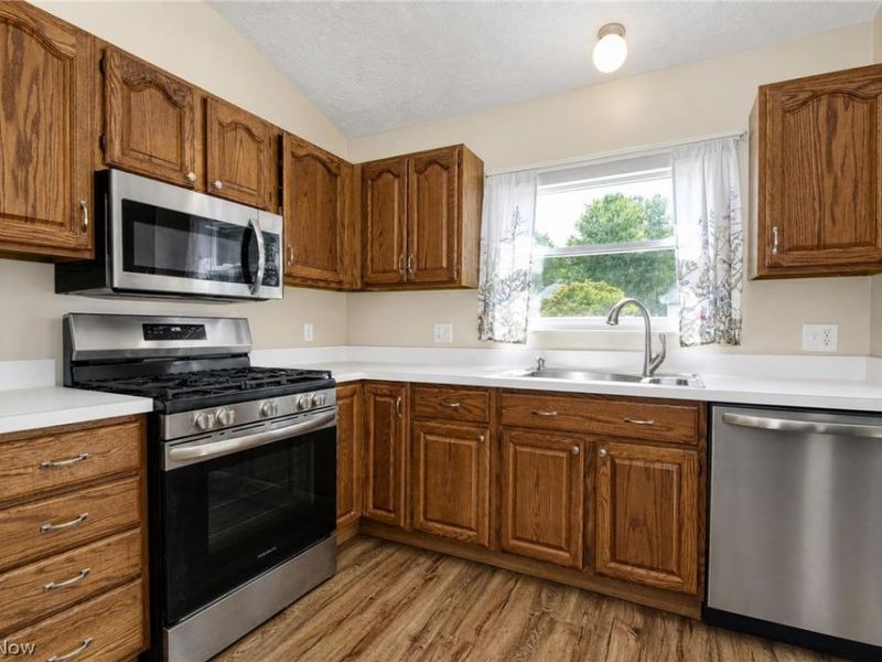 737 Sunset Drive, Madison, OH 44057 Photo 10
