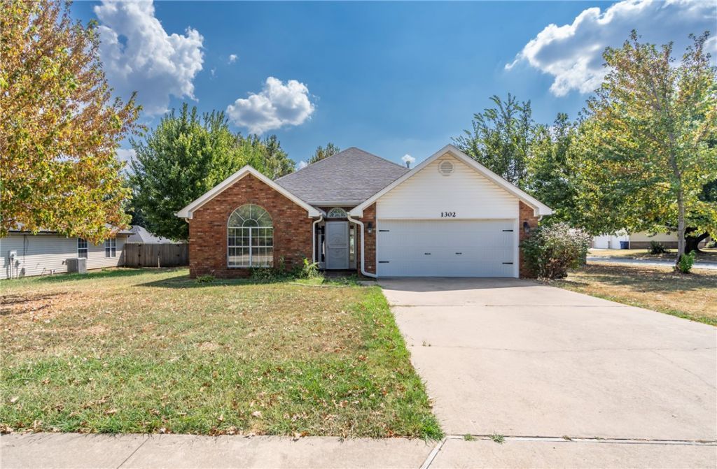 1302 Michael Lane  Siloam Springs, AR 72761