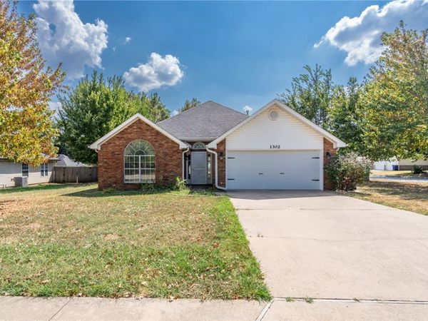1302 Michael Lane , Siloam Springs, AR 72761