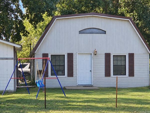 157 E Warren Street , Piggott, AR 72454