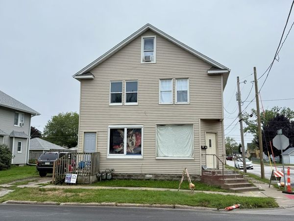 3643 Rockingham Road , Davenport, IA 52802