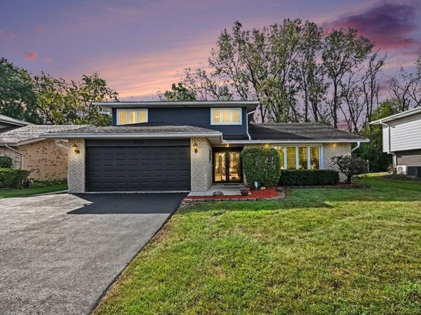 8533 W Sun Valley Drive , Palos Hills, IL 60465