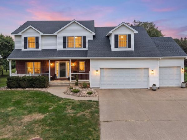 1953 Streamside Drive , Bettendorf, IA 52722
