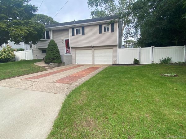 43 Newtown Avenue, Selden, NY 11784