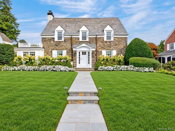 11 Cedar Place , Garden City, NY 11530