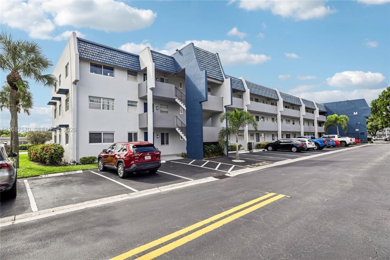 7887 Golf Cir Dr, Unit 106, Margate, FL 33063 Photo