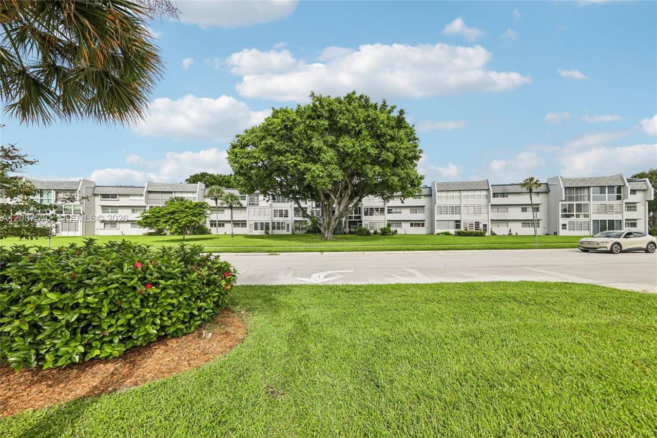 7887 Golf Cir Dr, Unit 106, Margate, FL 33063 Photo