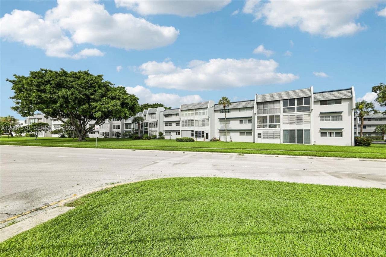 7887 Golf Cir Dr, Unit 106, Margate, FL 33063 Photo