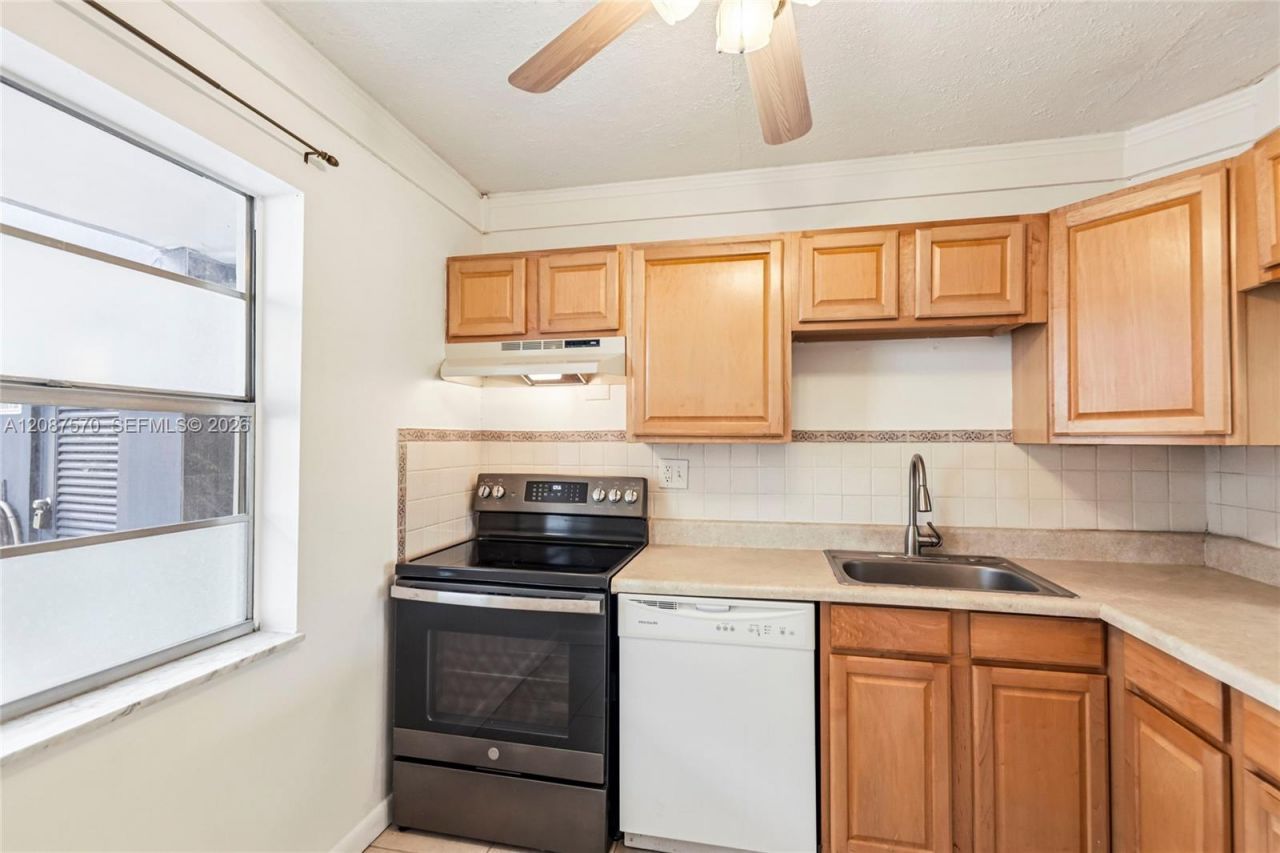 7887 Golf Cir Dr, Unit 106, Margate, FL 33063 Photo