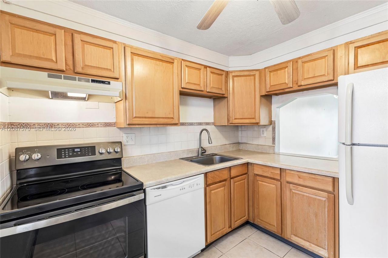 7887 Golf Cir Dr, Unit 106, Margate, FL 33063 Photo