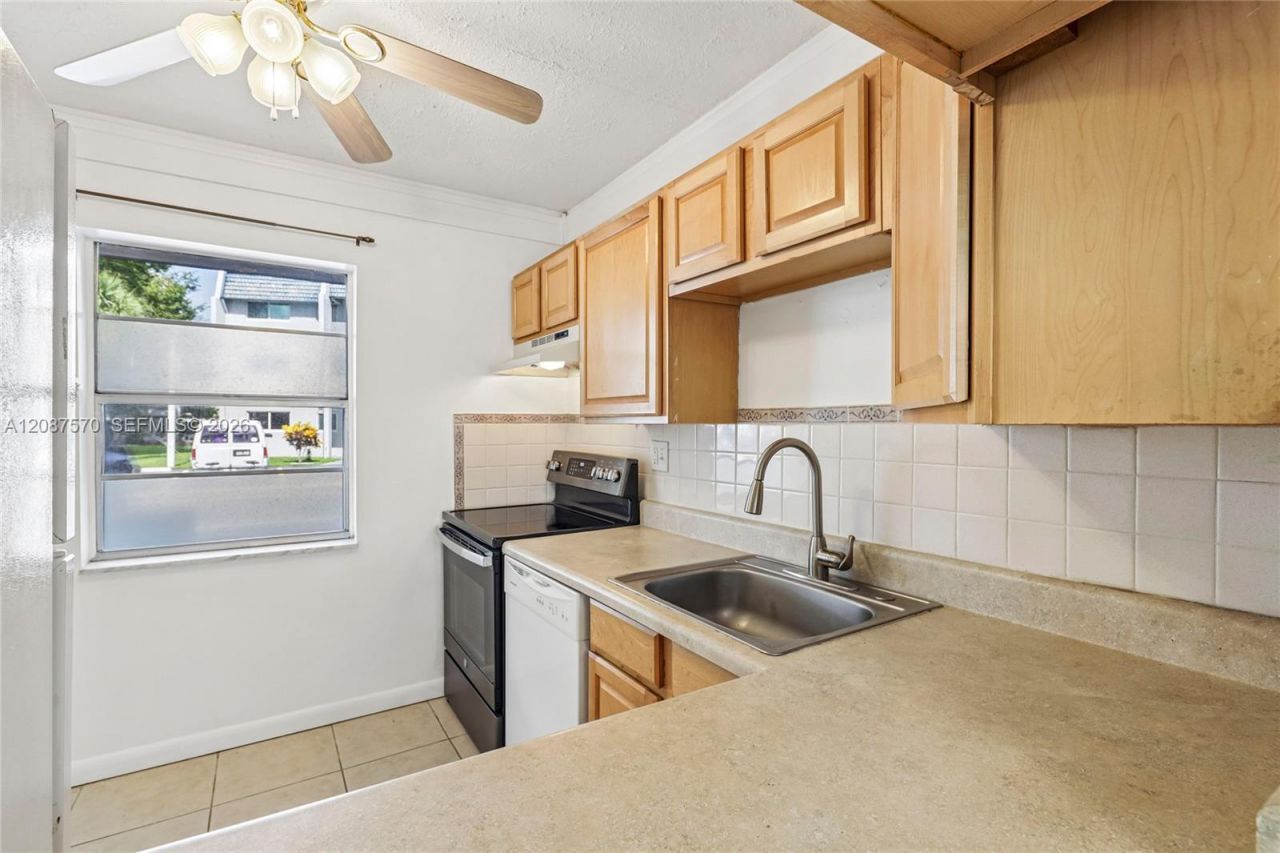 7887 Golf Cir Dr, Unit 106, Margate, FL 33063 Photo