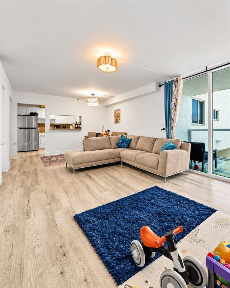 2457 Collins Ave, Unit 202, Miami Beach, FL 33140 Photo