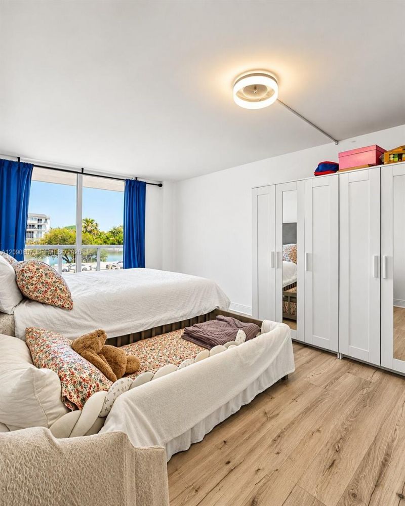 2457 Collins Ave, Unit 202, Miami Beach, FL 33140 Photo