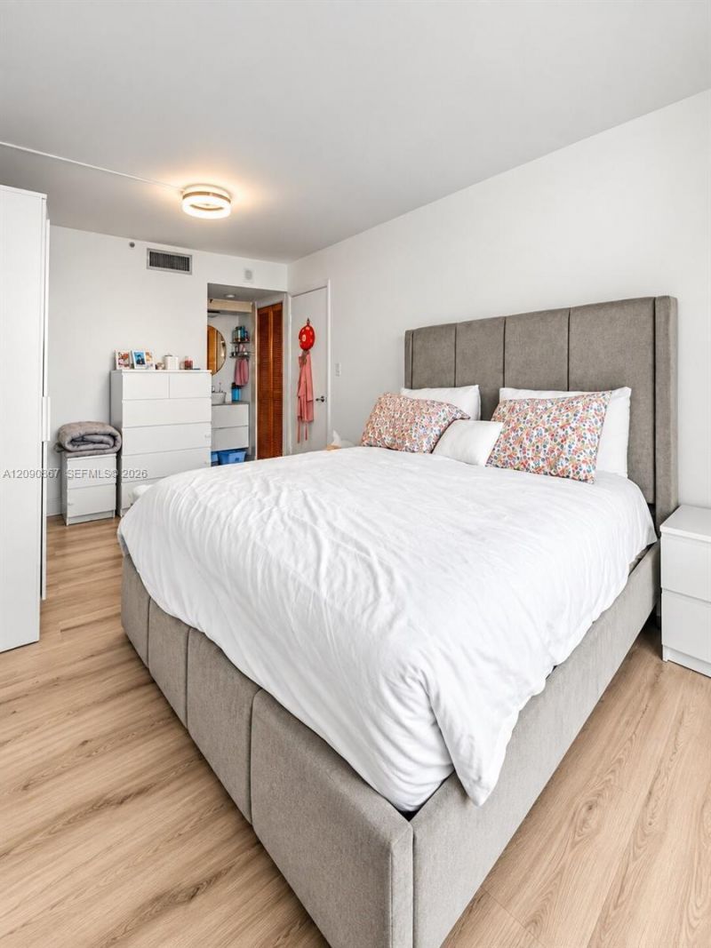 2457 Collins Ave, Unit 202, Miami Beach, FL 33140 Photo
