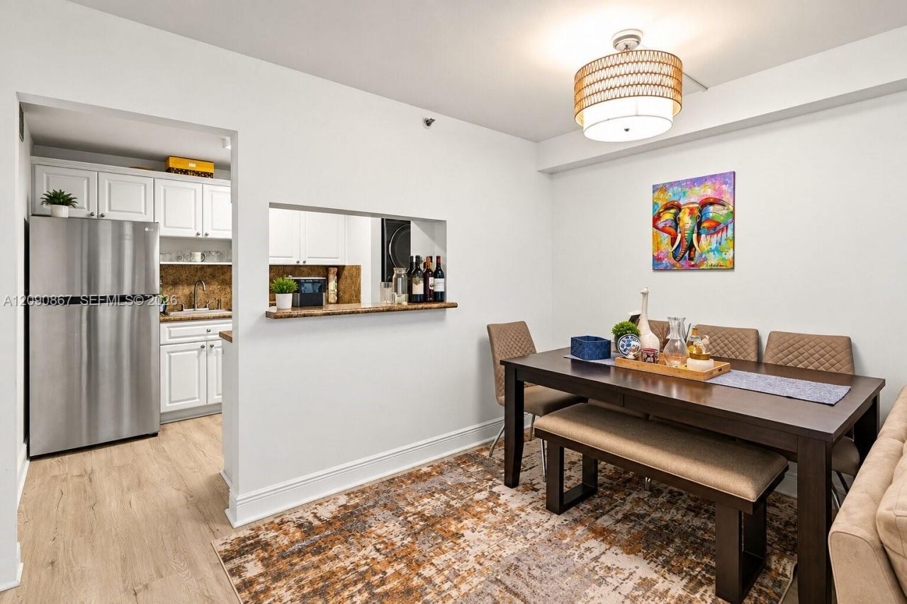 2457 Collins Ave, Unit 202, Miami Beach, FL 33140 Photo