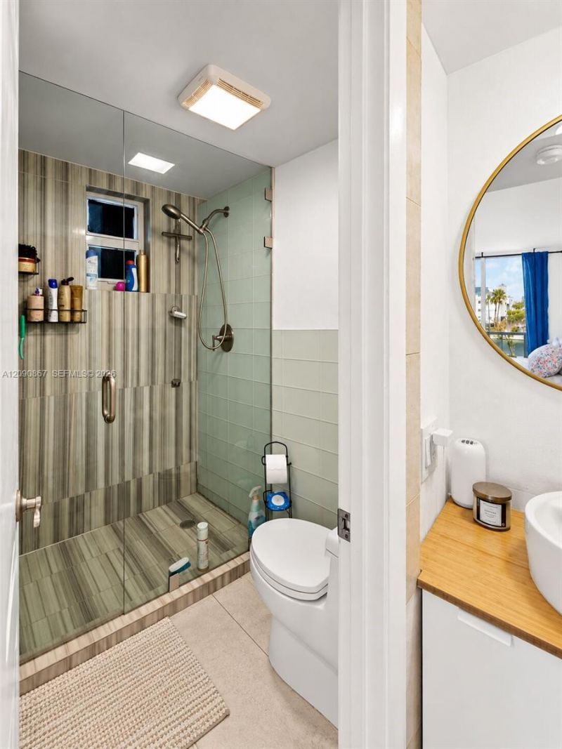 2457 Collins Ave, Unit 202, Miami Beach, FL 33140 Photo