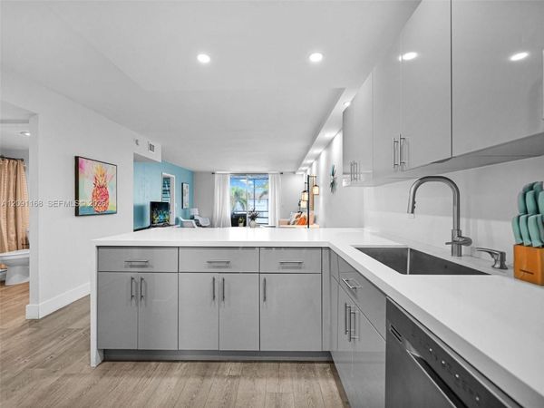 400 SE 10th St, Unit 303, Deerfield Beach, FL 33441
