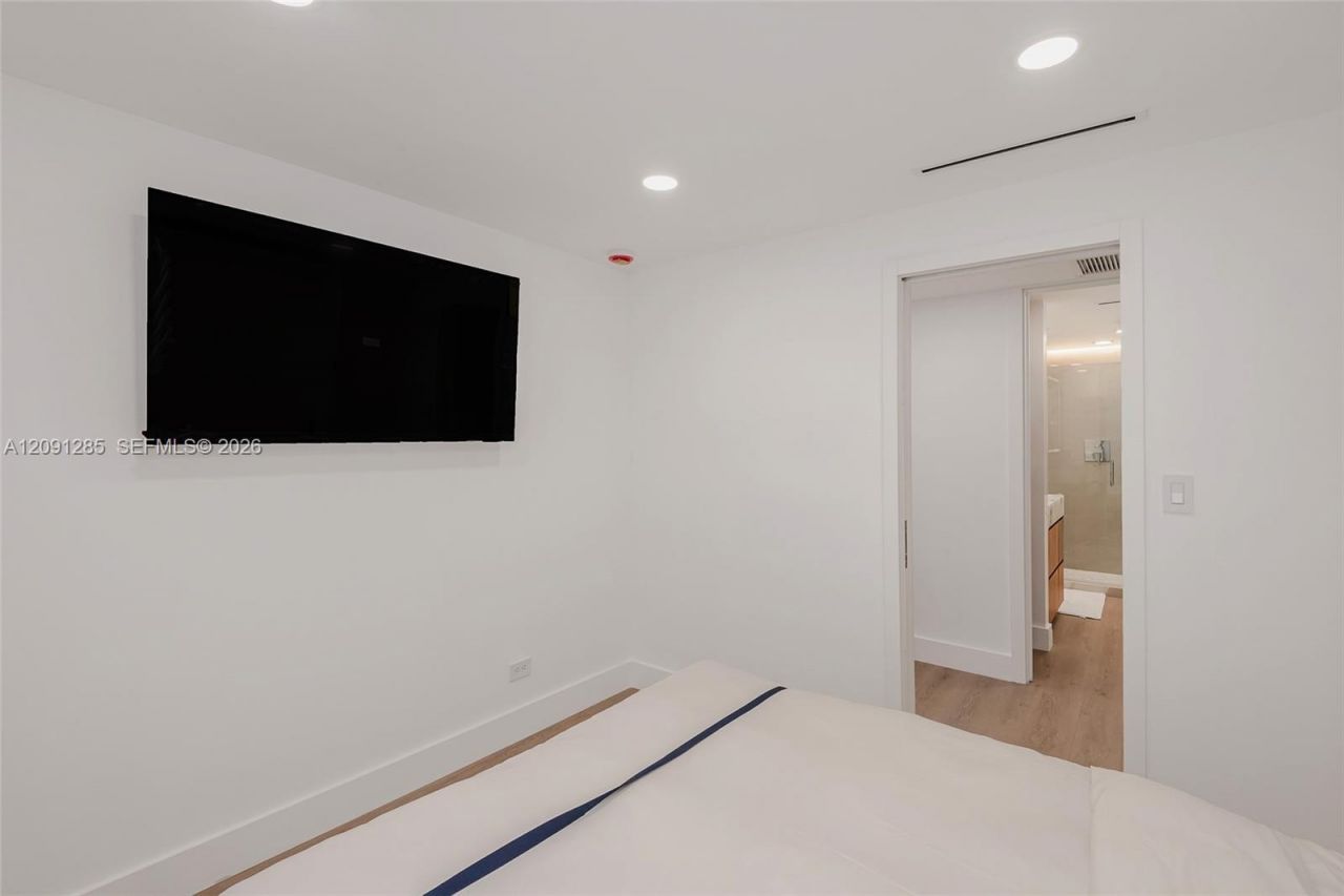 2301 Collins Ave , Unit 834, Miami Beach, FL 33139 Photo