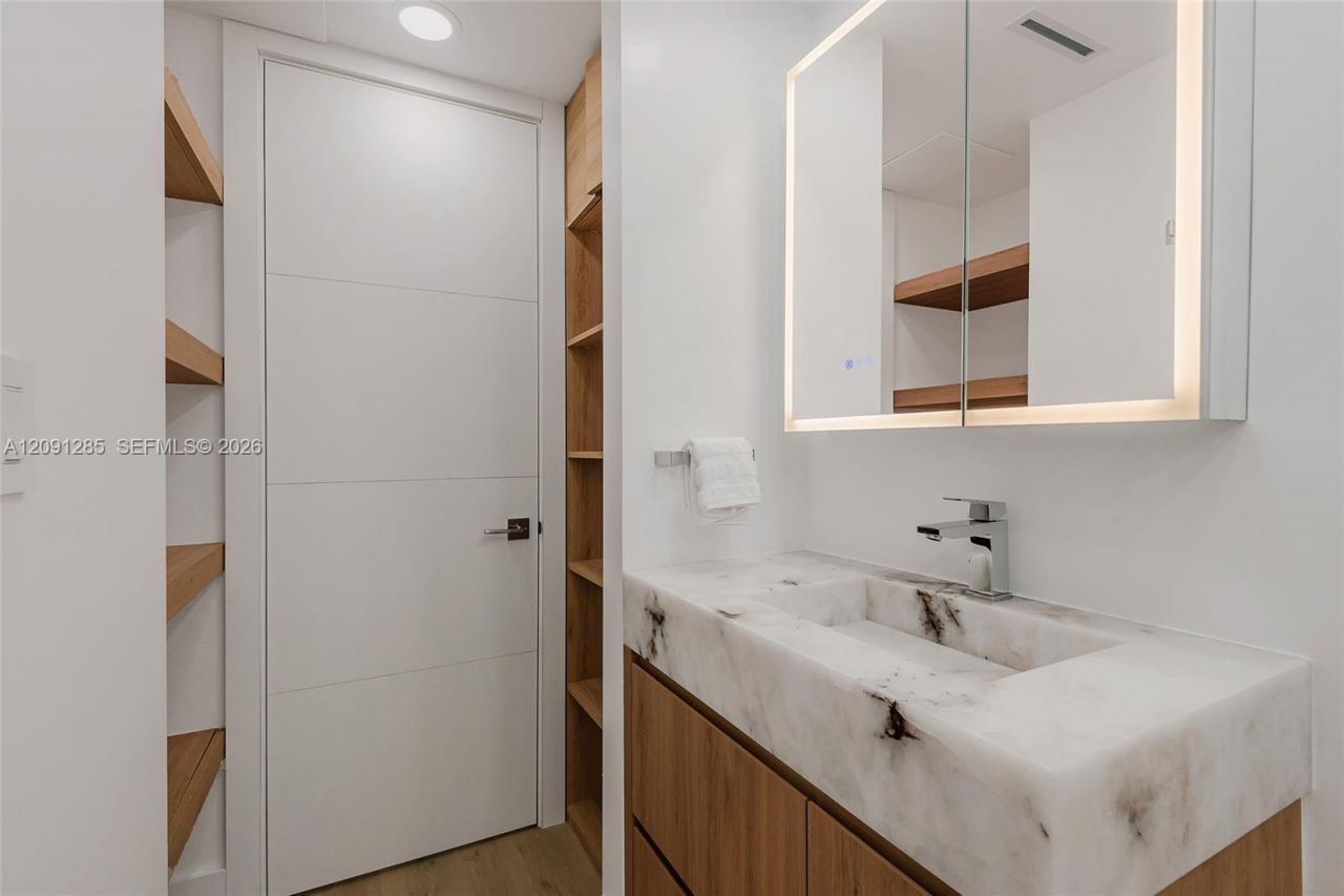 2301 Collins Ave , Unit 834, Miami Beach, FL 33139 Photo