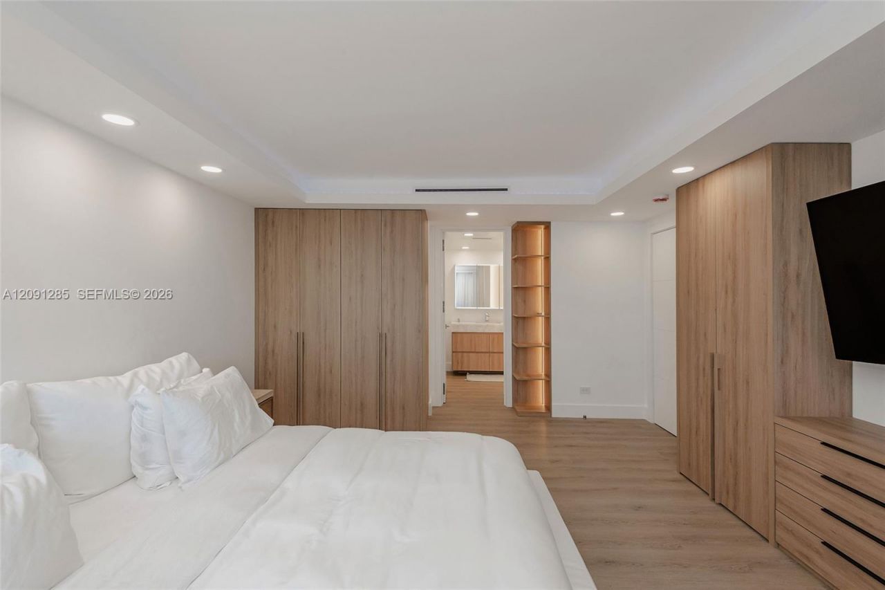 2301 Collins Ave , Unit 834, Miami Beach, FL 33139 Photo