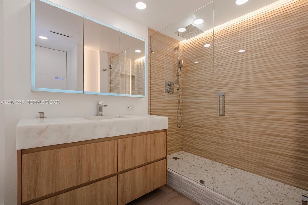 2301 Collins Ave , Unit 834, Miami Beach, FL 33139 Photo