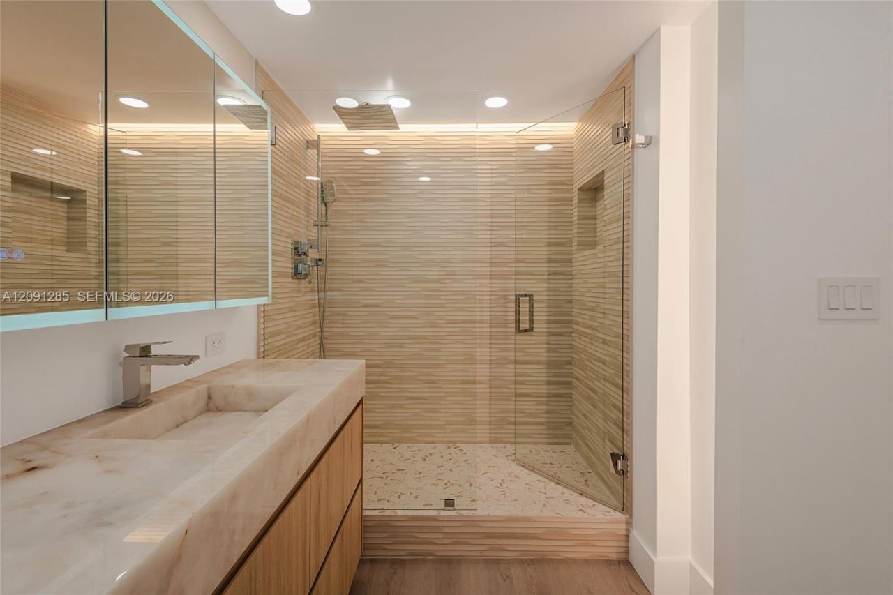 2301 Collins Ave , Unit 834, Miami Beach, FL 33139 Photo