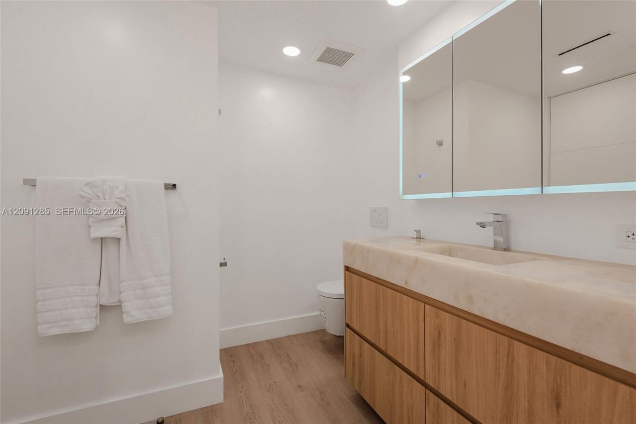2301 Collins Ave , Unit 834, Miami Beach, FL 33139 Photo