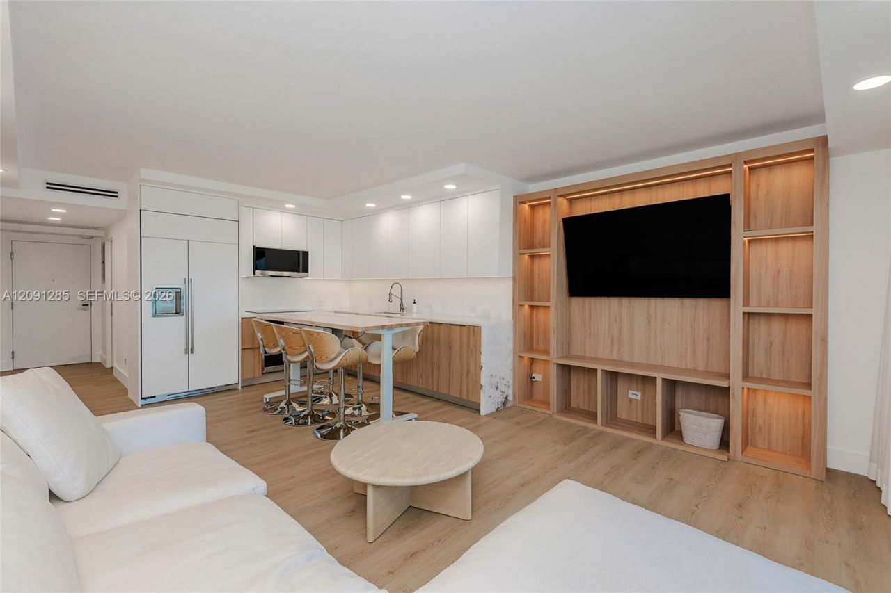 2301 Collins Ave , Unit 834, Miami Beach, FL 33139 Photo
