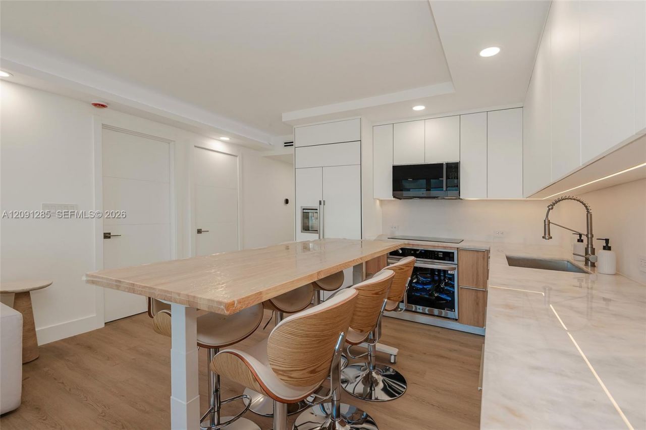 2301 Collins Ave , Unit 834, Miami Beach, FL 33139 Photo