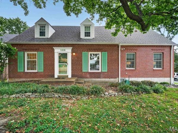 1210 N Sappington Road , Glendale, MO 63122