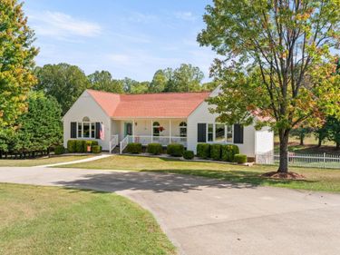 1085 Otterview Estates Drive, Forest, VA 24551