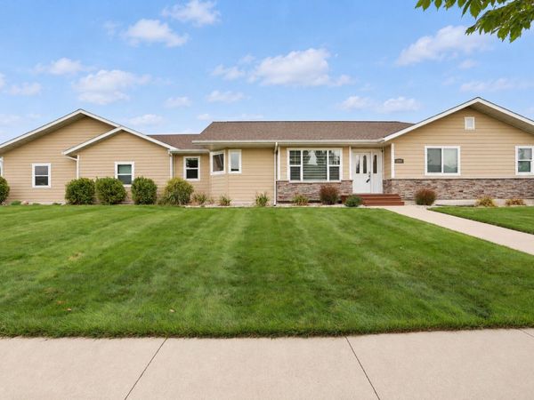 1107 NE 28th Avenue, Aberdeen, SD 57401