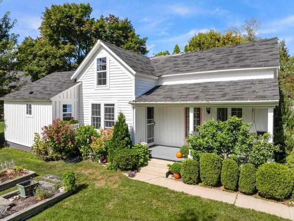 465 State Street, Harbor Springs, MI 49740